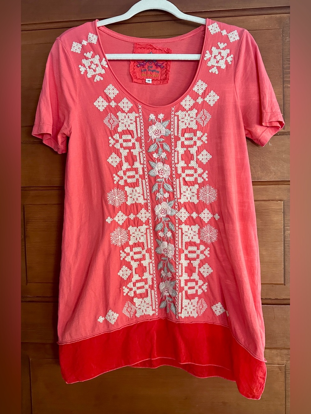 Johnny Was Coral Pink Embroidered Scoop-Neck Tunic!  Sz Medium Embroidered front
